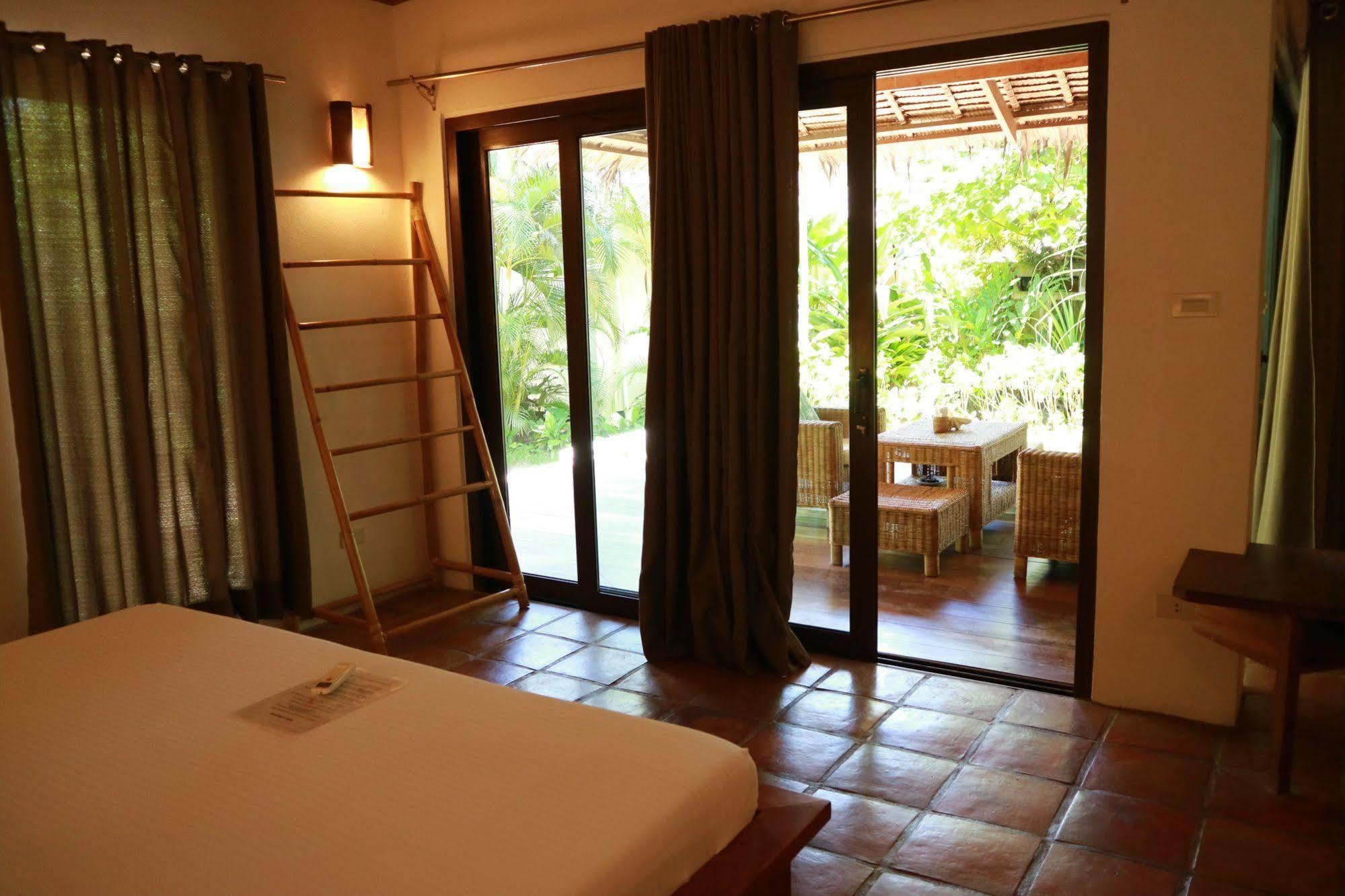 El Nido Mahogany Beach Exterior photo