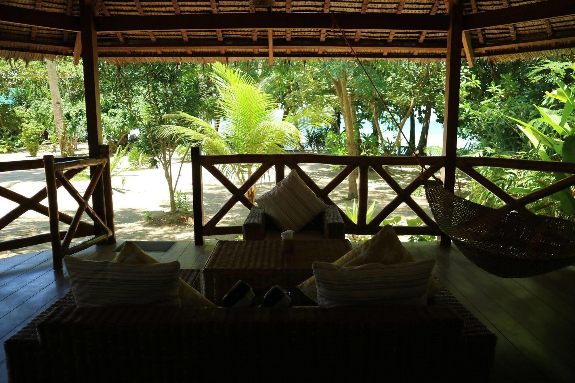 El Nido Mahogany Beach Hotel Exterior photo